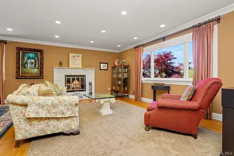 95 Gail Drive New Rochelle NY 10805