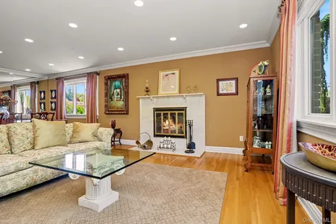 95 Gail Drive New Rochelle NY 10805