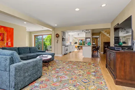 95 Gail Drive New Rochelle NY 10805