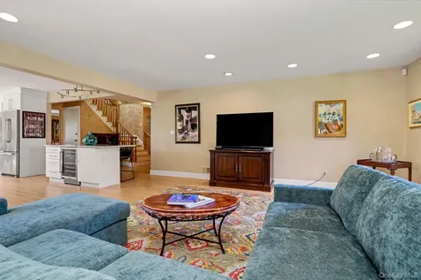 95 Gail Drive New Rochelle NY 10805
