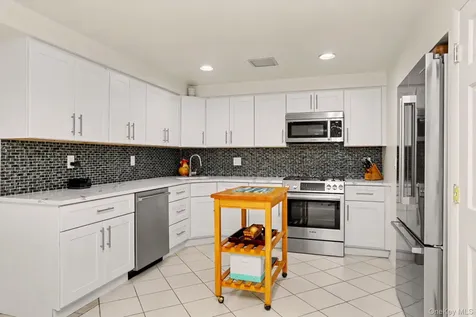 95 Gail Drive New Rochelle NY 10805