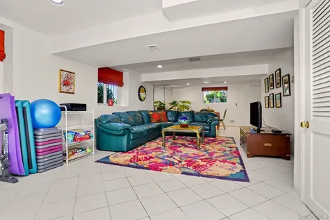 95 Gail Drive New Rochelle NY 10805