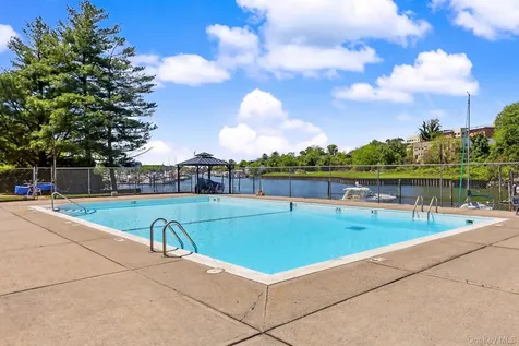 95 Gail Drive New Rochelle NY 10805