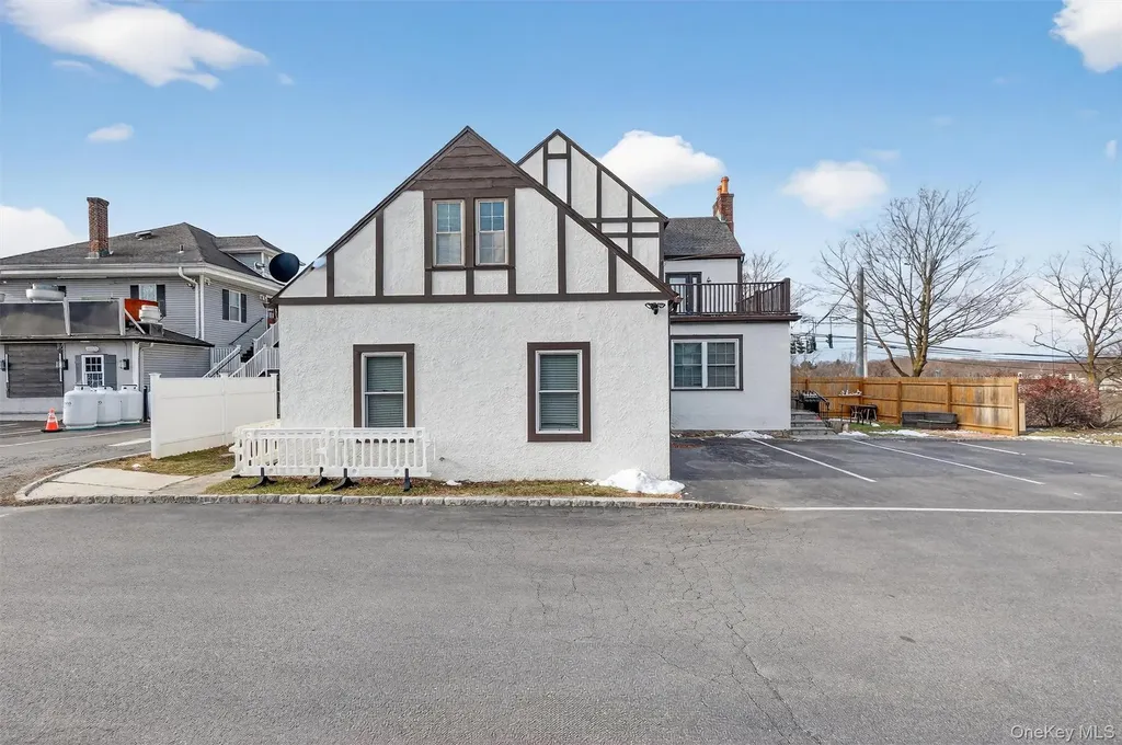 2002 E Main Street Mohegan Lake NY 10547