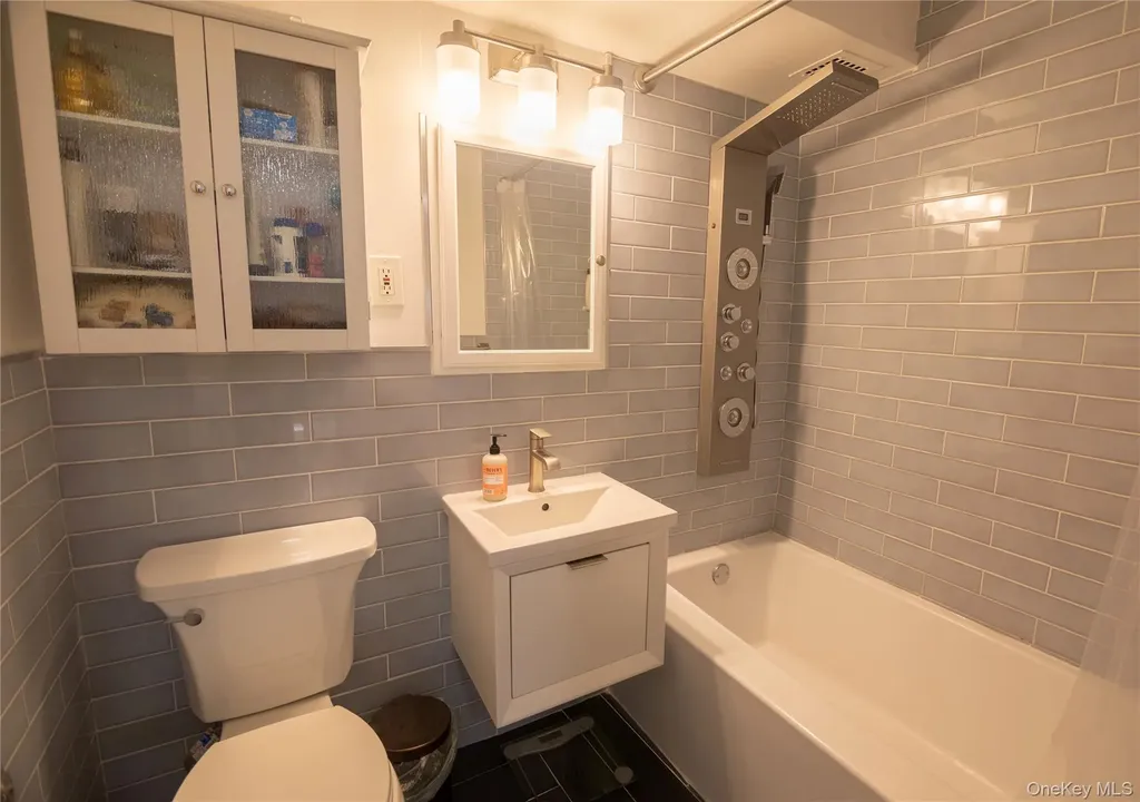 21-41 34th Avenue Astoria NY 11106