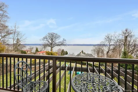 2 Tompkins Court Nyack NY 10960