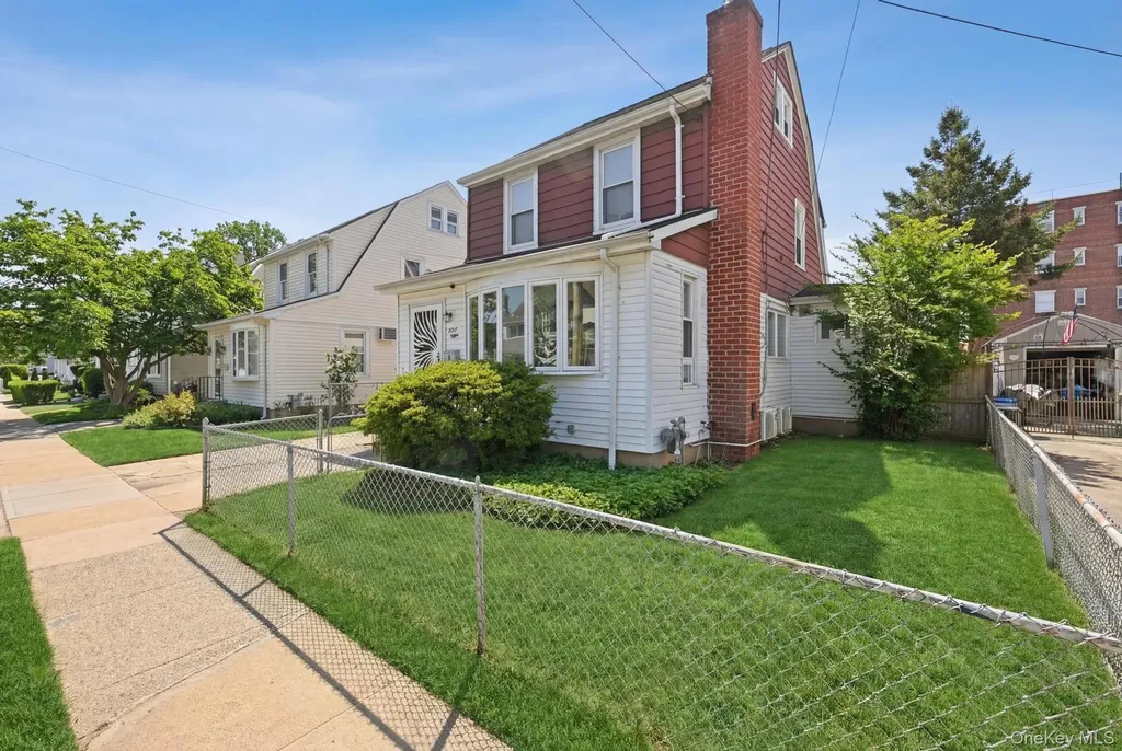 38 Fordham Street Williston Park NY 11596