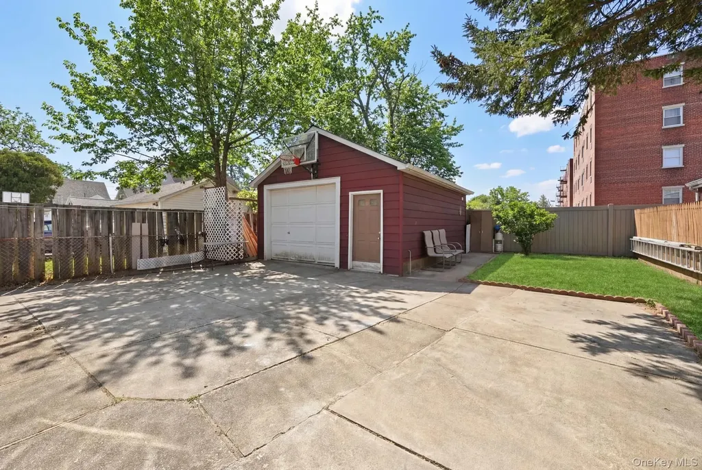 38 Fordham Street Williston Park NY 11596