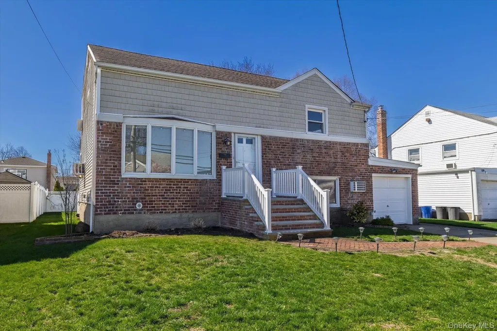 95 Thompson Avenue Oceanside NY 11572