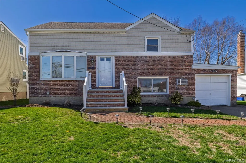 95 Thompson Avenue Oceanside NY 11572