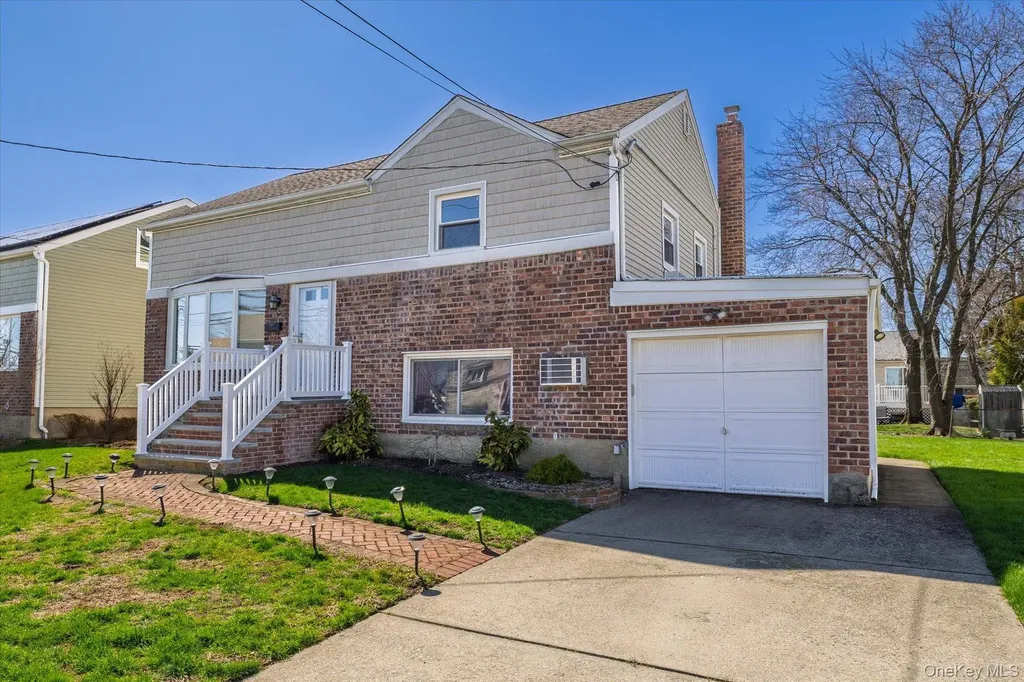 95 Thompson Avenue Oceanside NY 11572