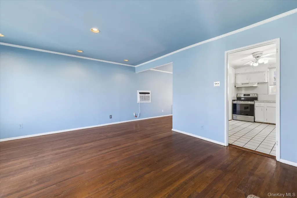 95 Thompson Avenue Oceanside NY 11572