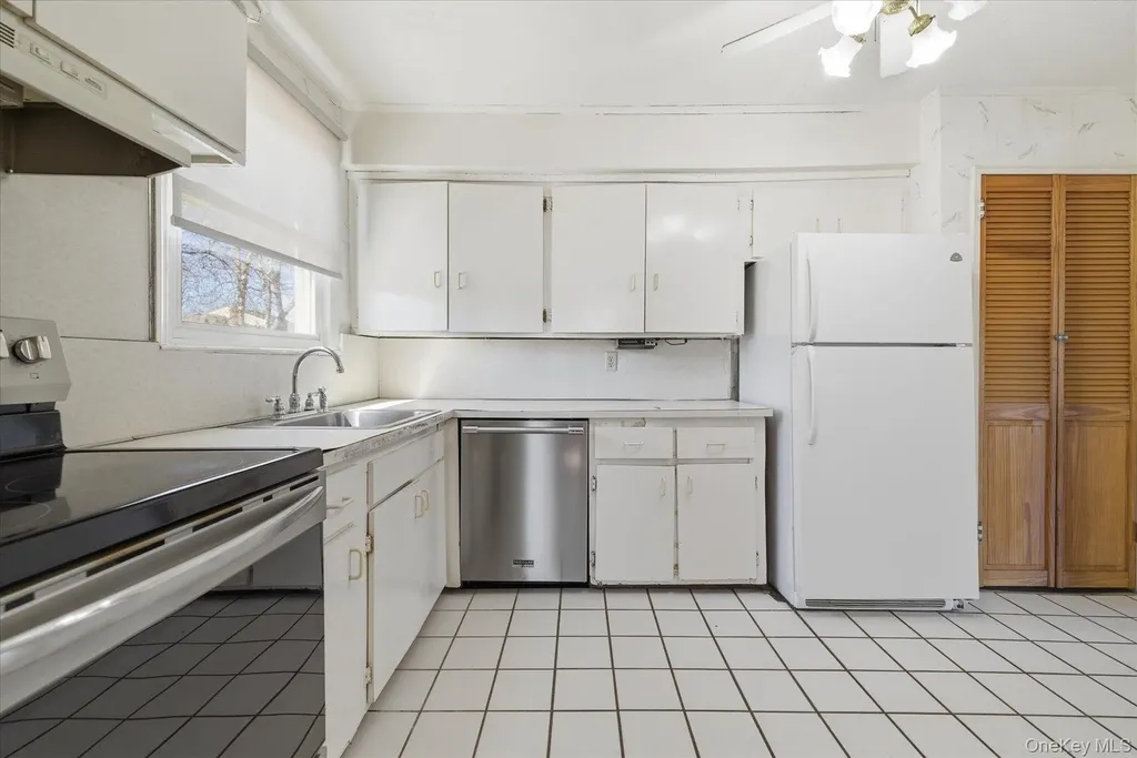 95 Thompson Avenue Oceanside NY 11572