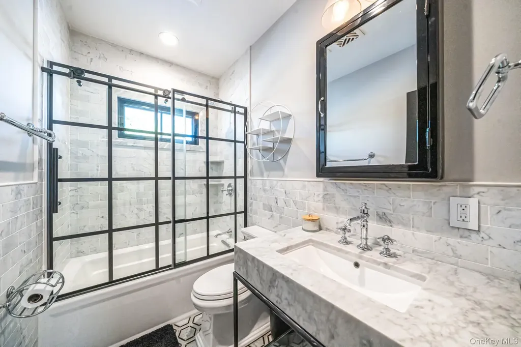 347 Broadway Carle Place NY 11514