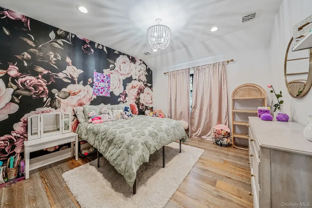 347 Broadway Carle Place NY 11514