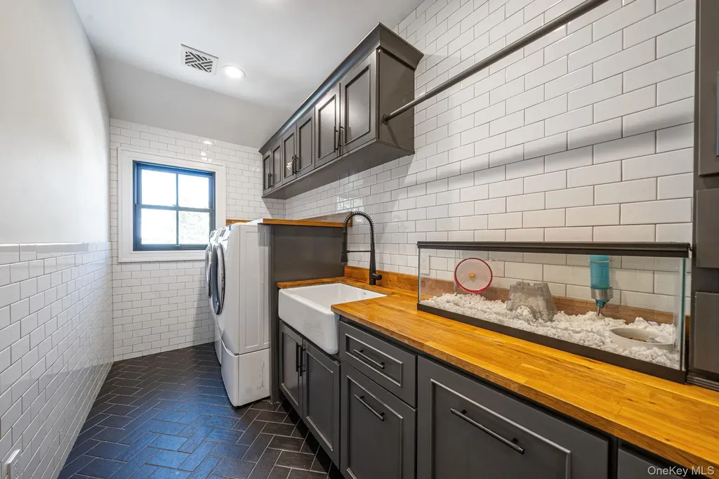 347 Broadway Carle Place NY 11514
