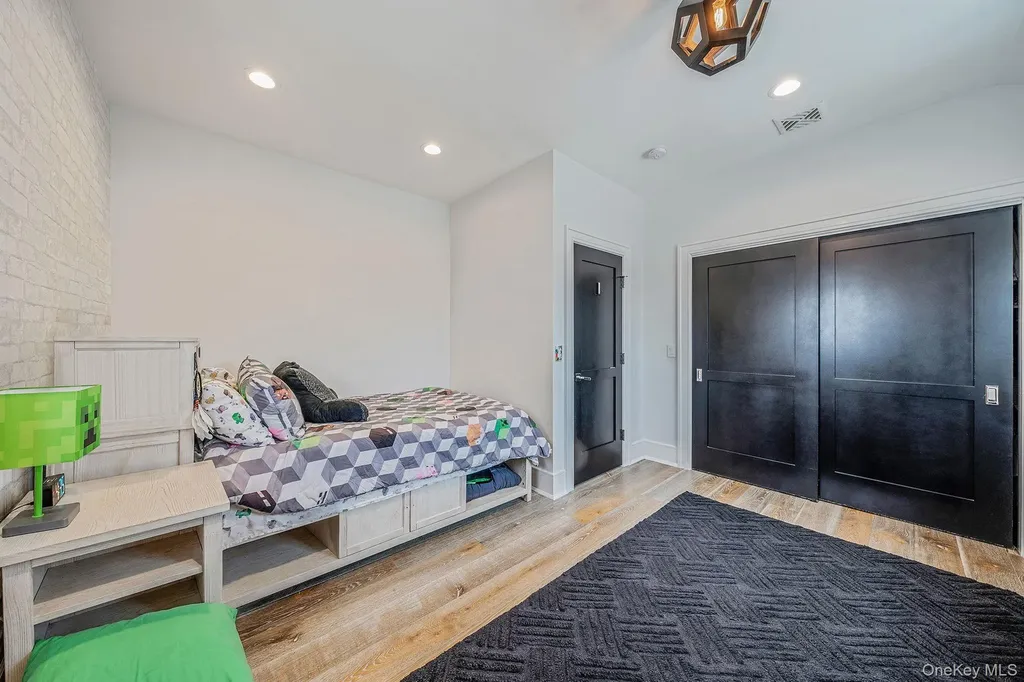 347 Broadway Carle Place NY 11514