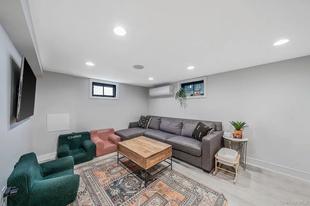 347 Broadway Carle Place NY 11514