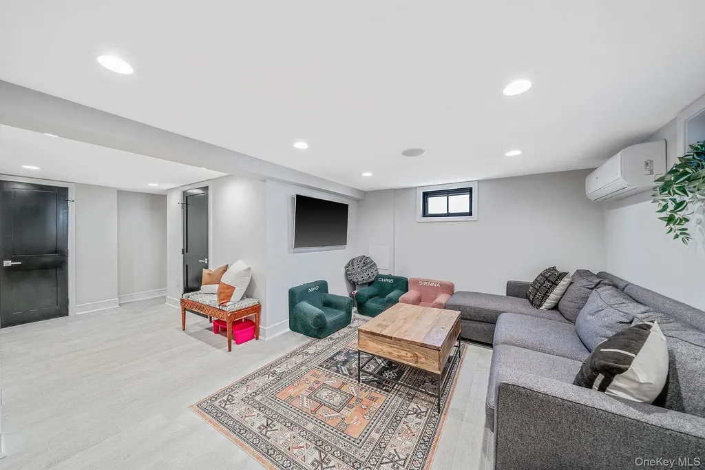 347 Broadway Carle Place NY 11514