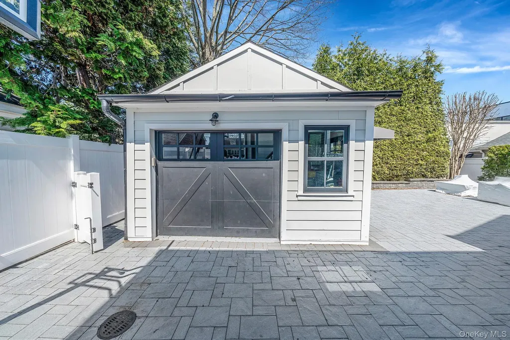 347 Broadway Carle Place NY 11514