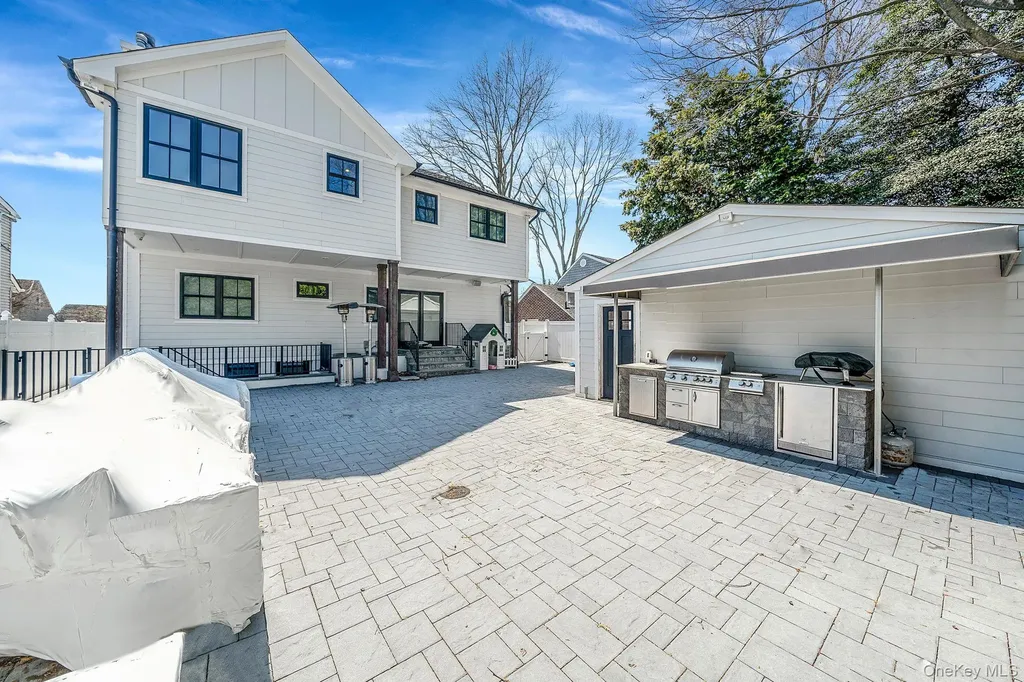 347 Broadway Carle Place NY 11514