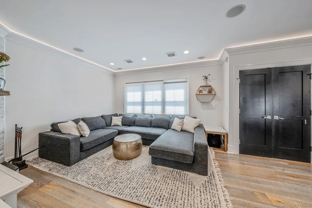 347 Broadway Carle Place NY 11514