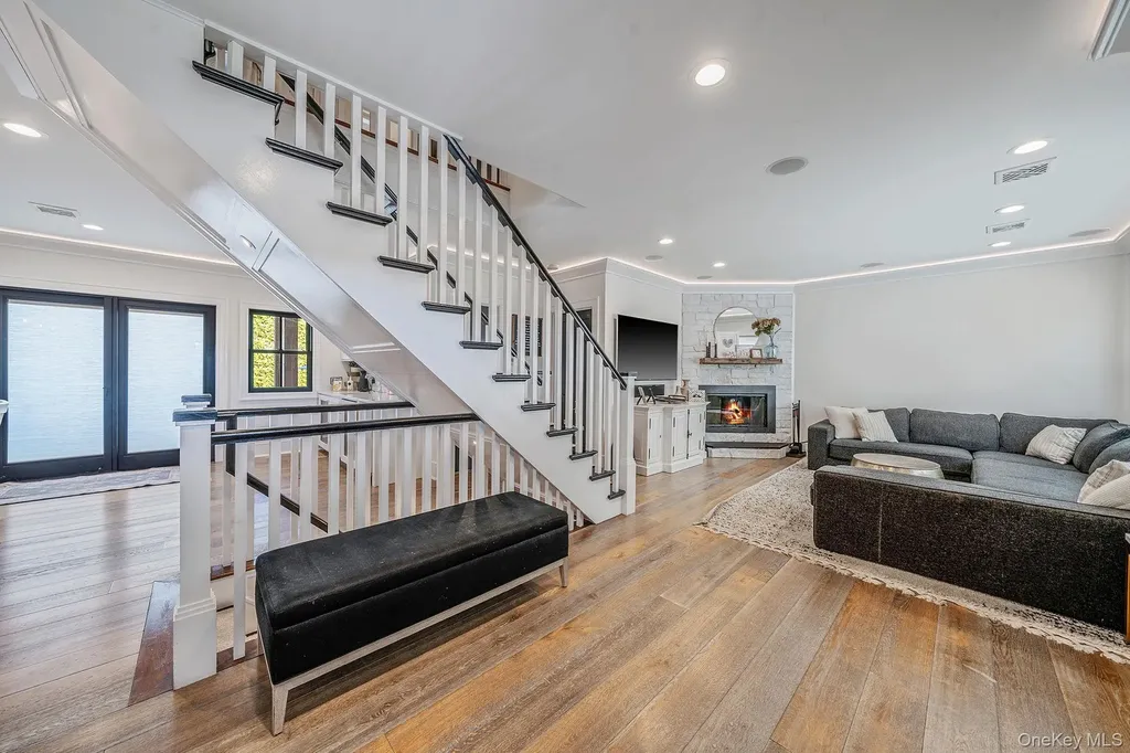 347 Broadway Carle Place NY 11514