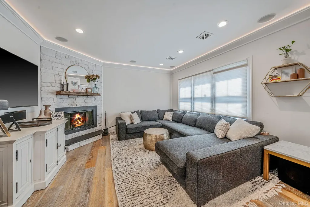 347 Broadway Carle Place NY 11514