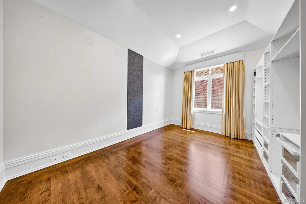 17 North Drive Malba NY 11357