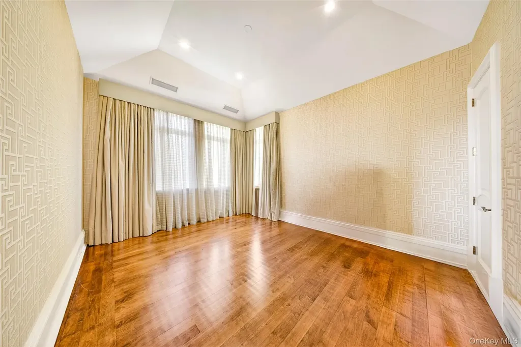 17 North Drive Malba NY 11357