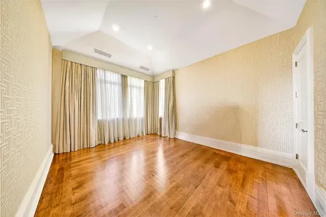 17 North Drive Malba NY 11357