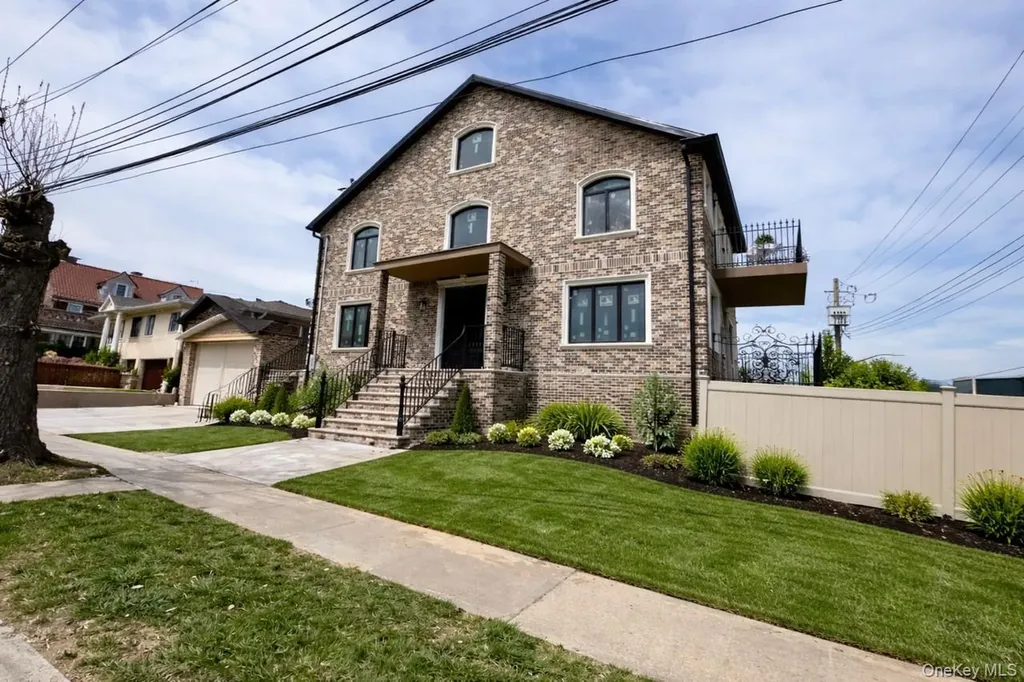 168-19 12 Road Beechhurst NY 11357
