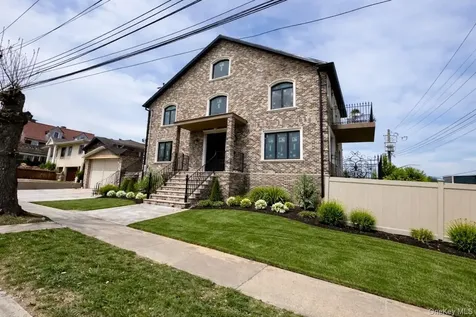 168-19 12 Road Beechhurst NY 11357