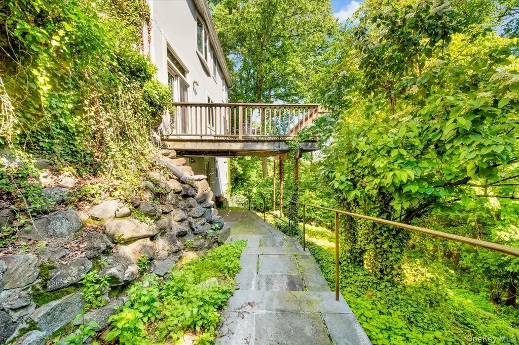 6 Sunset Lane Hartsdale NY 10530