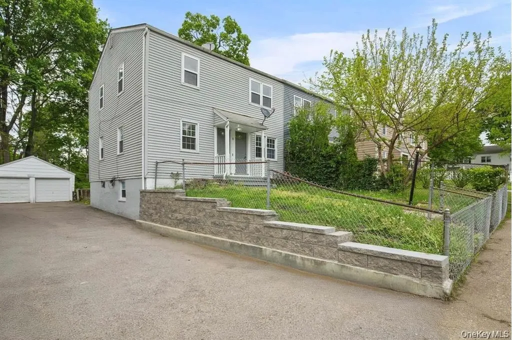 15 Vernon Terrace Poughkeepsie NY 12601