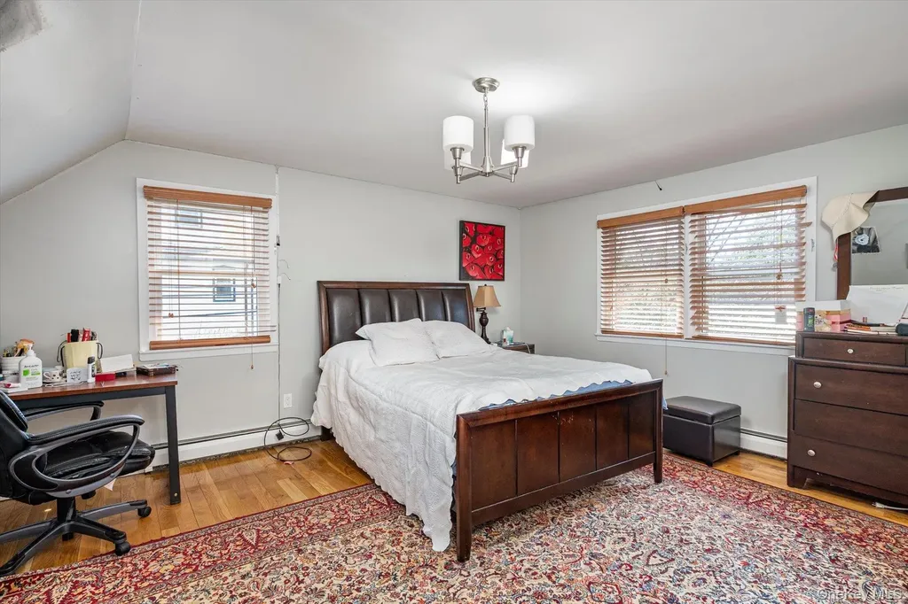 36 Nirvana Avenue Great Neck NY 11023