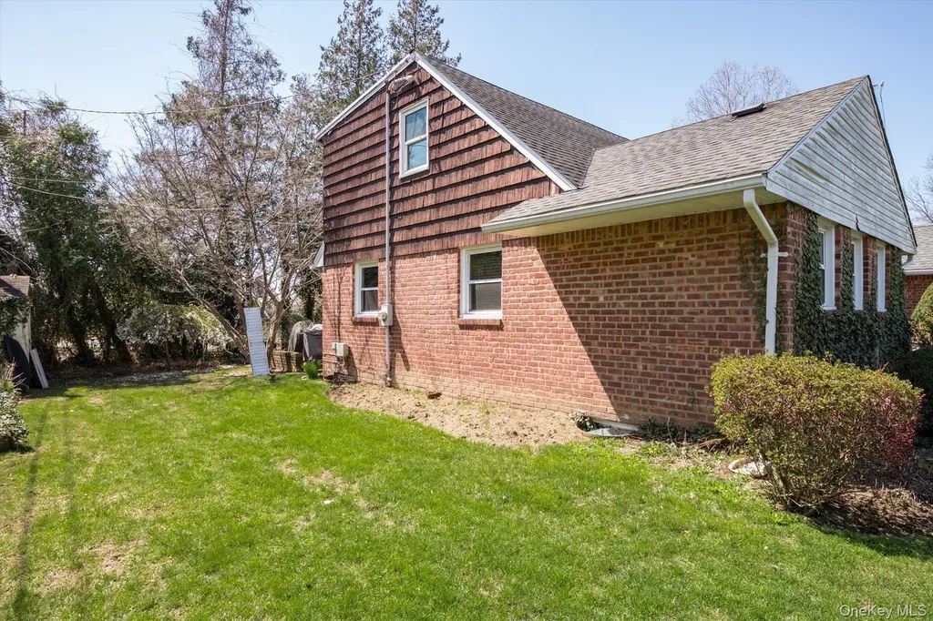36 Nirvana Avenue Great Neck NY 11023