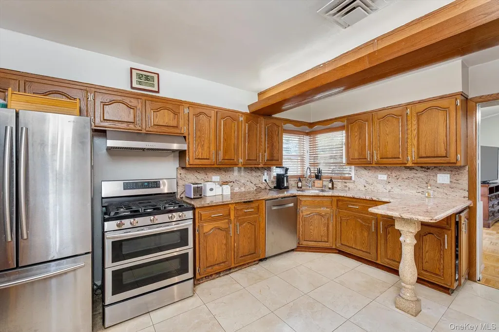 36 Nirvana Avenue Great Neck NY 11023