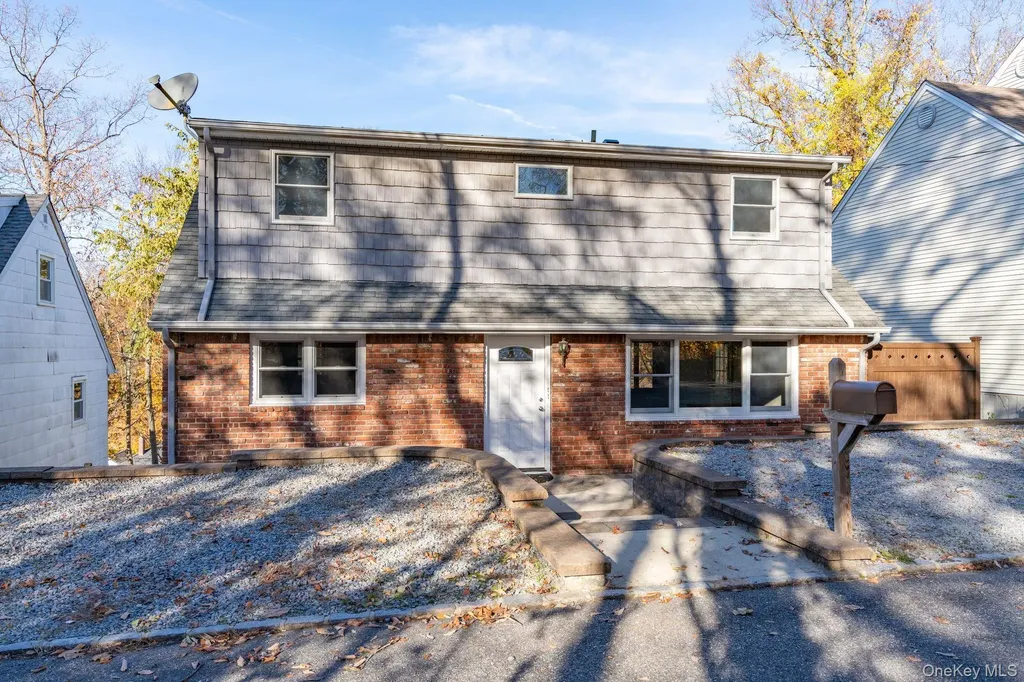 29 Potter Lane Halesite NY 11743