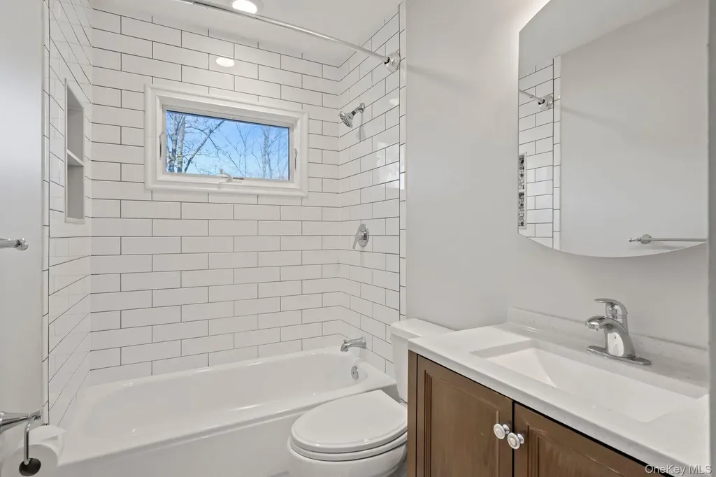 29 Potter Lane Halesite NY 11743