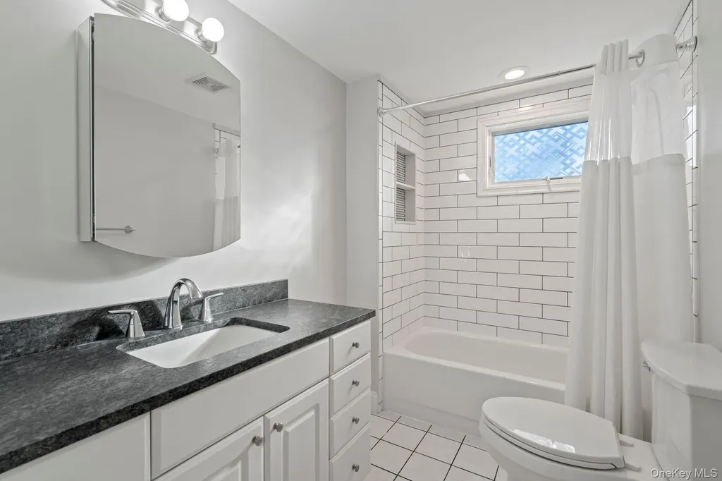 29 Potter Lane Halesite NY 11743