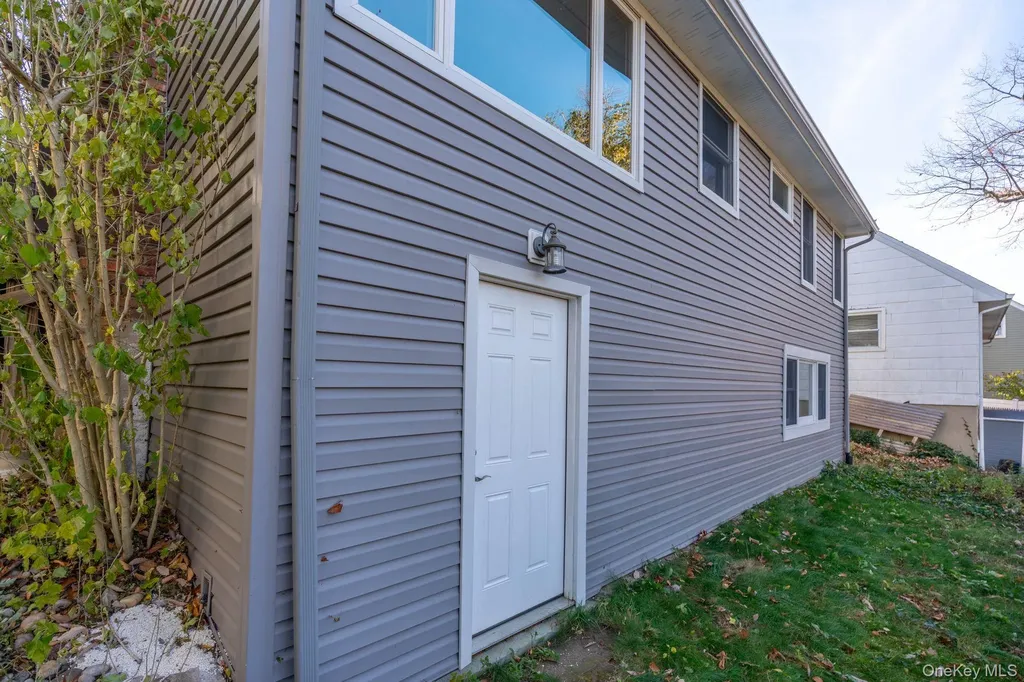 29 Potter Lane Halesite NY 11743