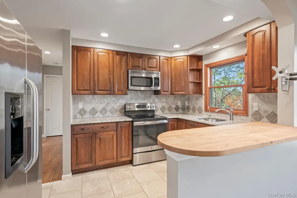 29 Potter Lane Halesite NY 11743