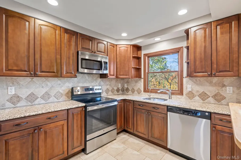 29 Potter Lane Halesite NY 11743