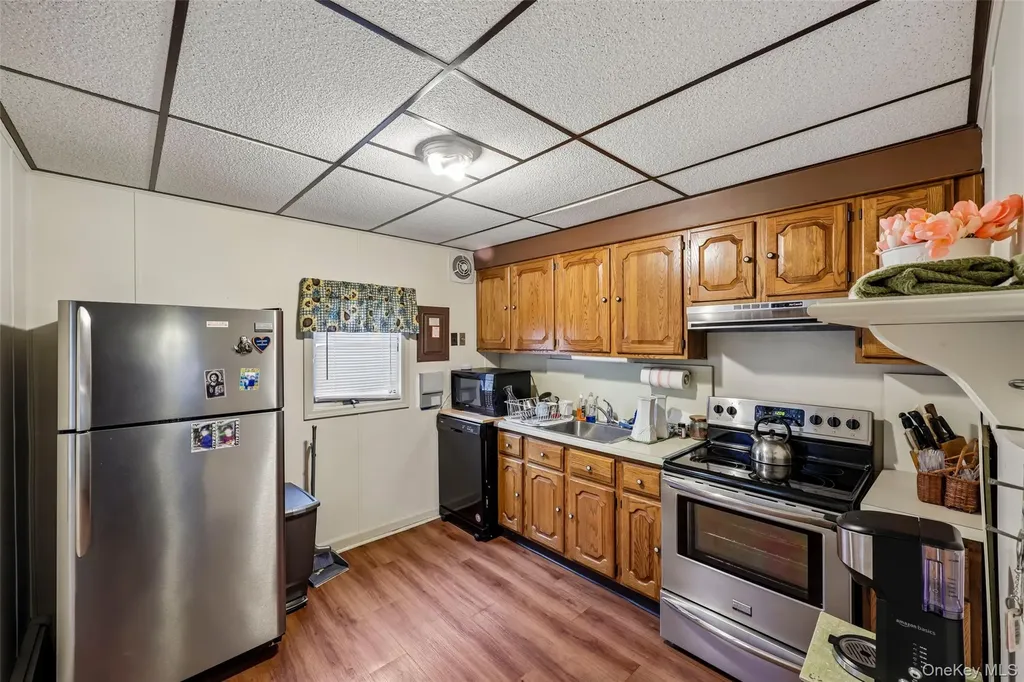 58 Oxford Street Roslyn Heights NY 11577