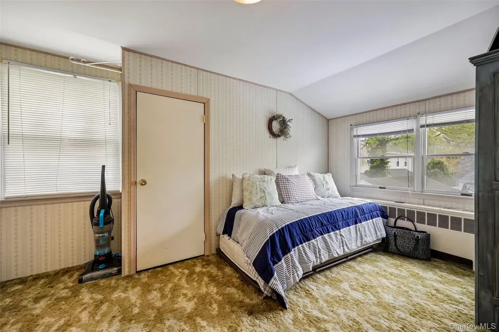 58 Oxford Street Roslyn Heights NY 11577