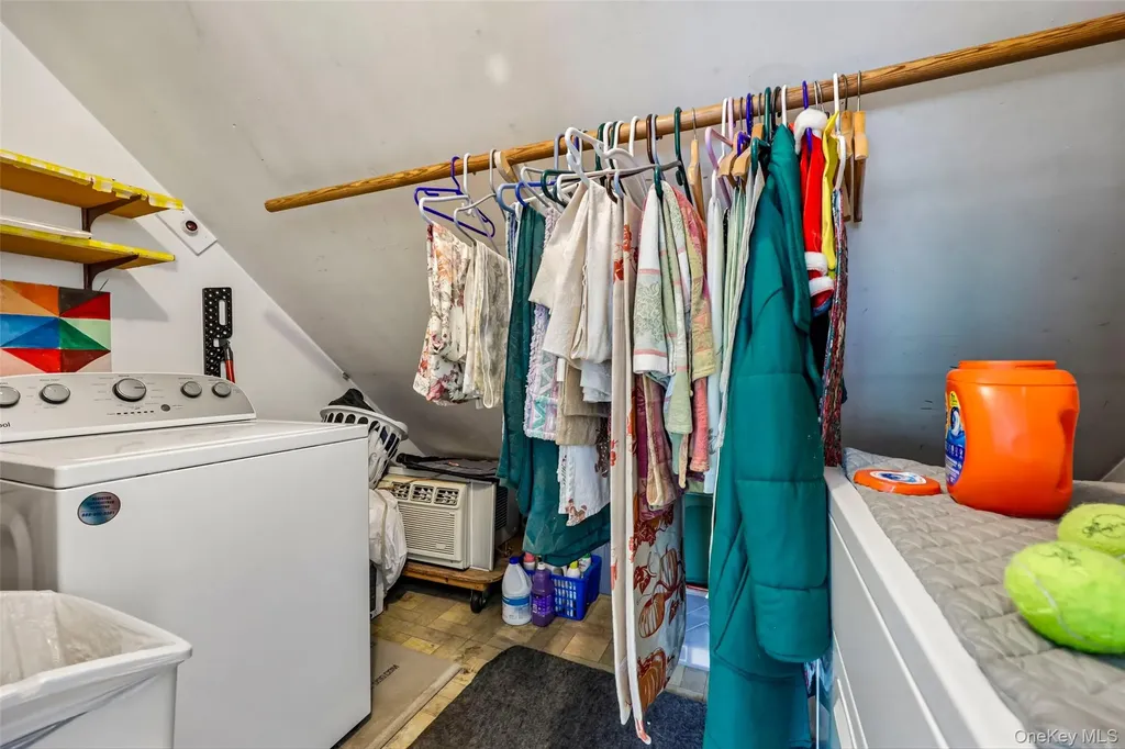 58 Oxford Street Roslyn Heights NY 11577