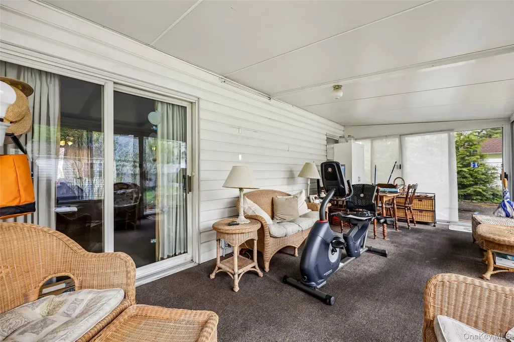 58 Oxford Street Roslyn Heights NY 11577