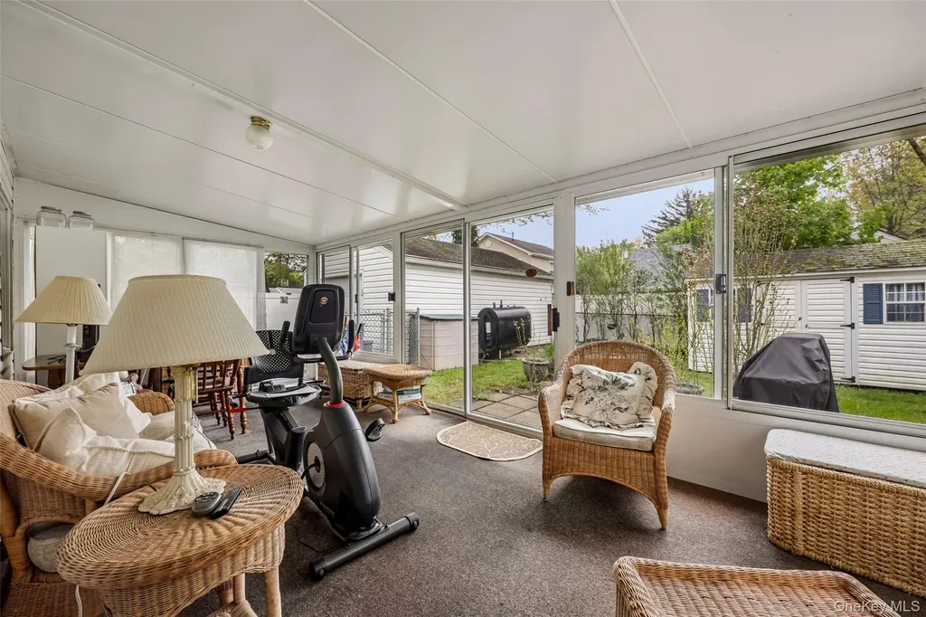 58 Oxford Street Roslyn Heights NY 11577
