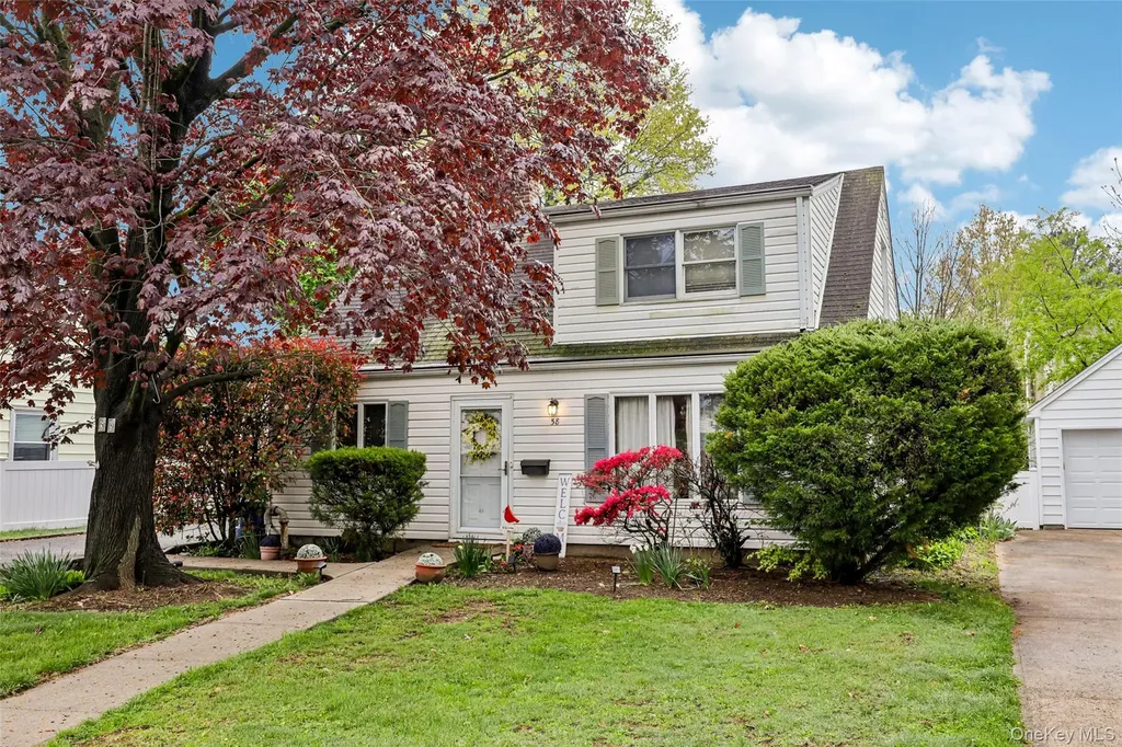 58 Oxford Street Roslyn Heights NY 11577